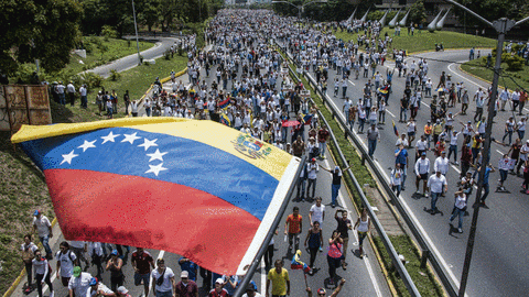 Fuerzas de seguridad dispersan de nuevo concentraciones opositoras en Caracas