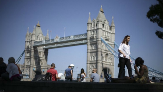 Furgoneta atropella a varias personas en céntrico puente de Londres