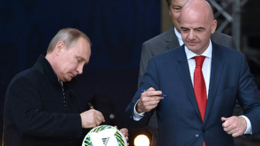 Resultado de imagen para Vladimir putin y presidente de la FIFA tratan sobre Copa Mundial