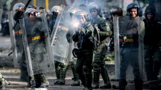 Maduro advierte a oposición con diálogo