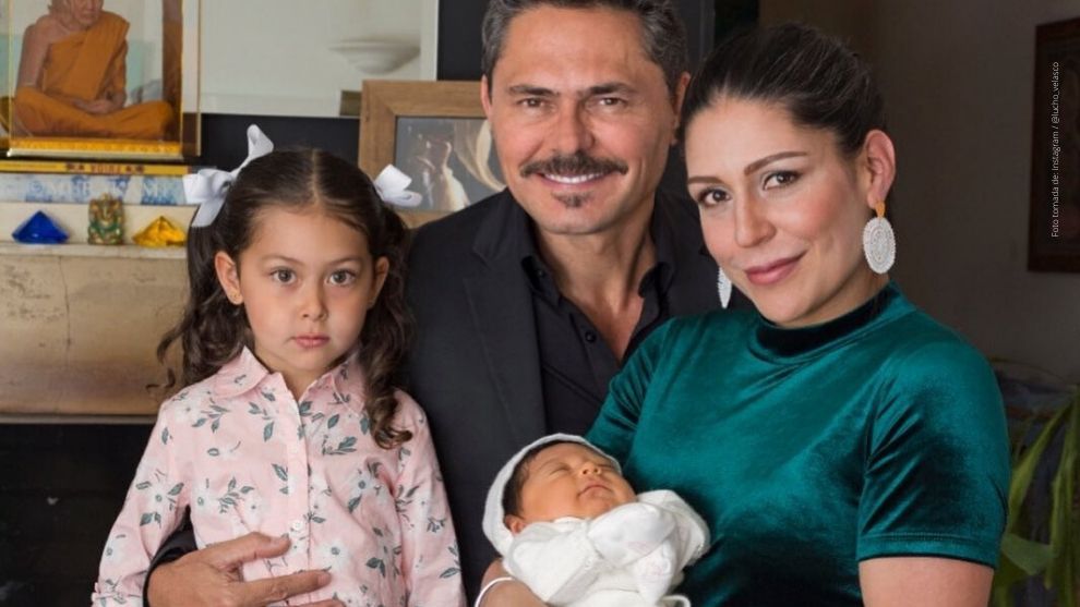 Lucho Velasco junto a su esposa e hijas.