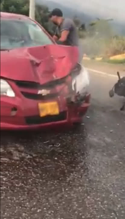 Accidente moto: conductor chocó de frente contra un motociclista