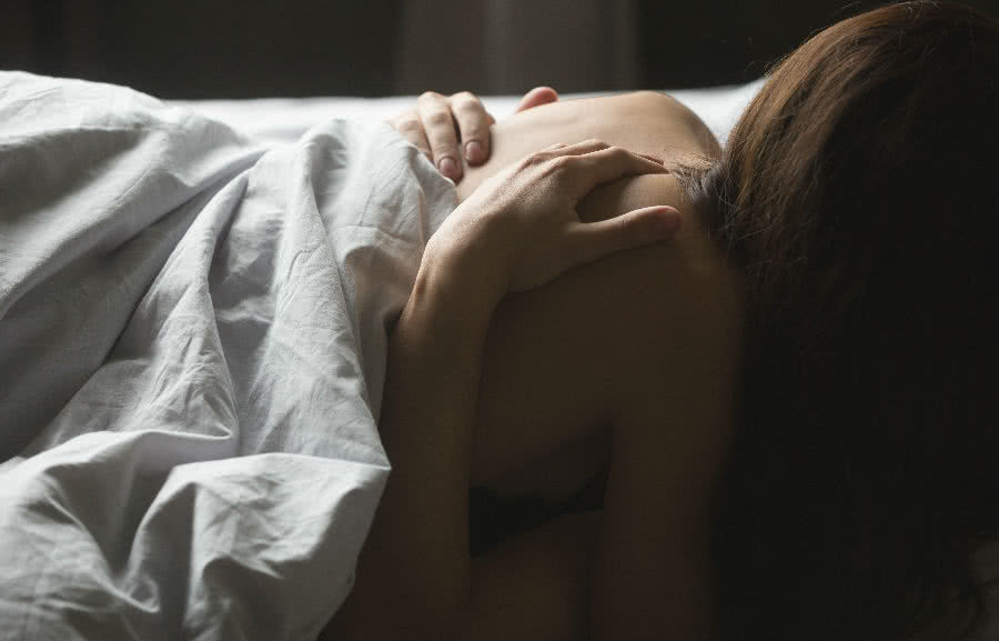 dormir desnudo, desnudo, dormir, beneficios de dormir desnudo