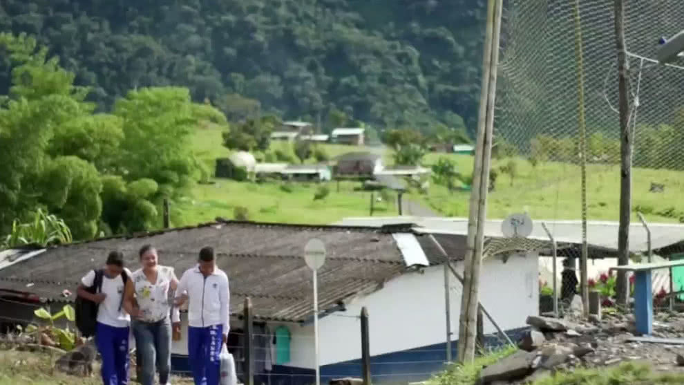Hazañas maestras: la profesora que enseña en la zona donde mataron a su padre