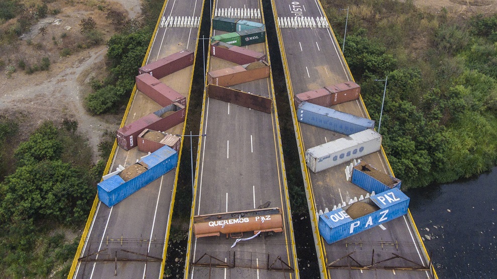FOTO: Nuevos bloqueos en el puente Tienditas. AFP