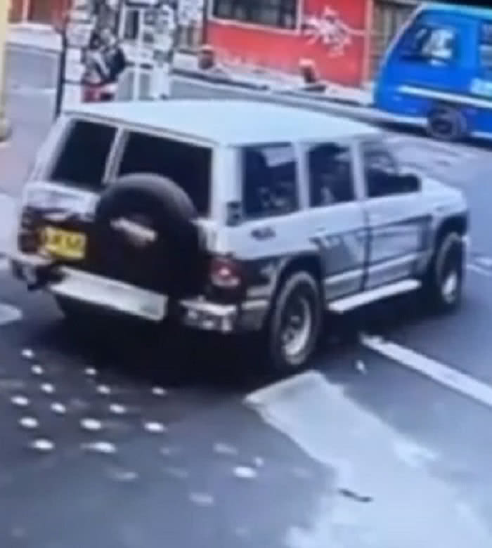 En video: el recorrido del carro bomba antes de llegar a la Escuela General Santander