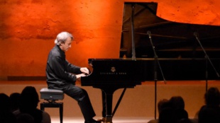 El pianista Jean-Efflam Baovuzet, uno de los músicos más ovacionados en Cartagena