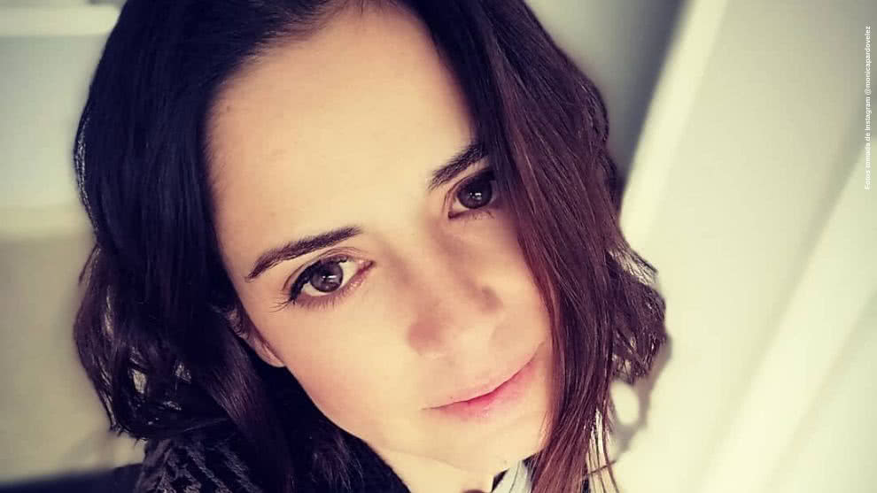 Monica Pardo encendio las redes con sus intensos labios rojos
