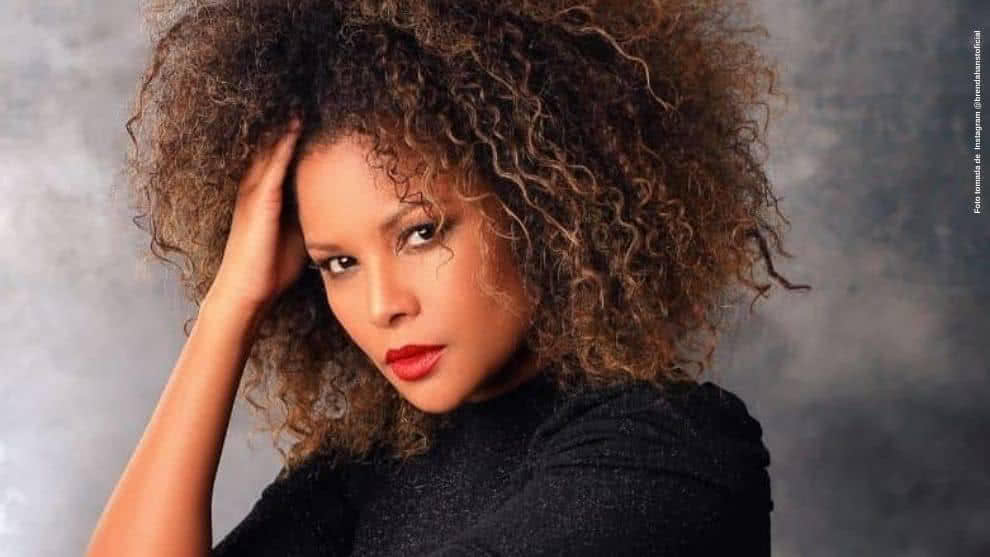 Brenda Hanst muestra foto de su rostro para recordar sus raíces afrocolombianas (@brendahanstoficial) Brenda Hanst recuerda sus raices afrocolombianas con foto de su cara