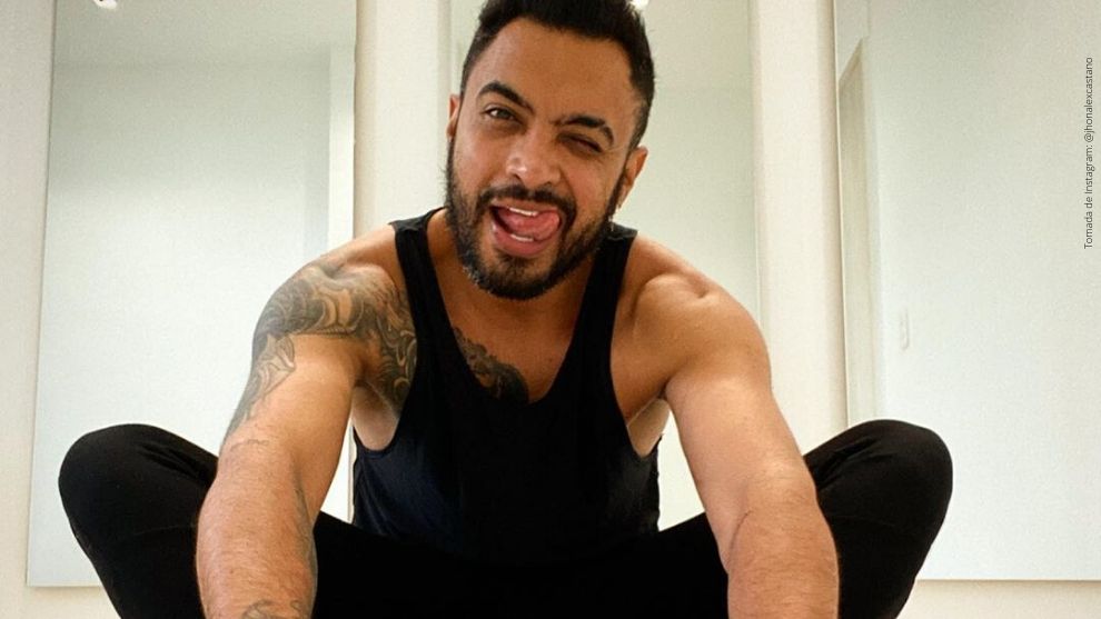 Jhon Álex Castaño mostró cómo luce luego de haberse quitado la barba. Tomada de Instagram: @jhonalexcastano Jhon Álex Castaño en medio de su cuarentena por el coronavirus.
